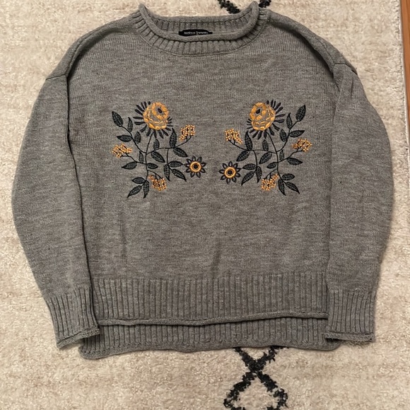 SALE! make offer now! sweater - Picture 1 of 8